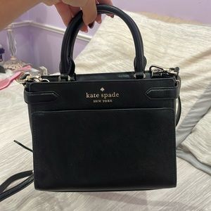 A kate spade everyday cross body bag